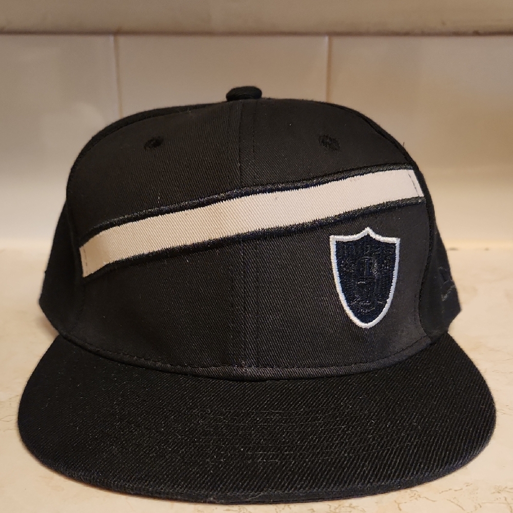 Oakland Raiders Black & Gray  Embroidered Crest Logo New Era Snapback Hat